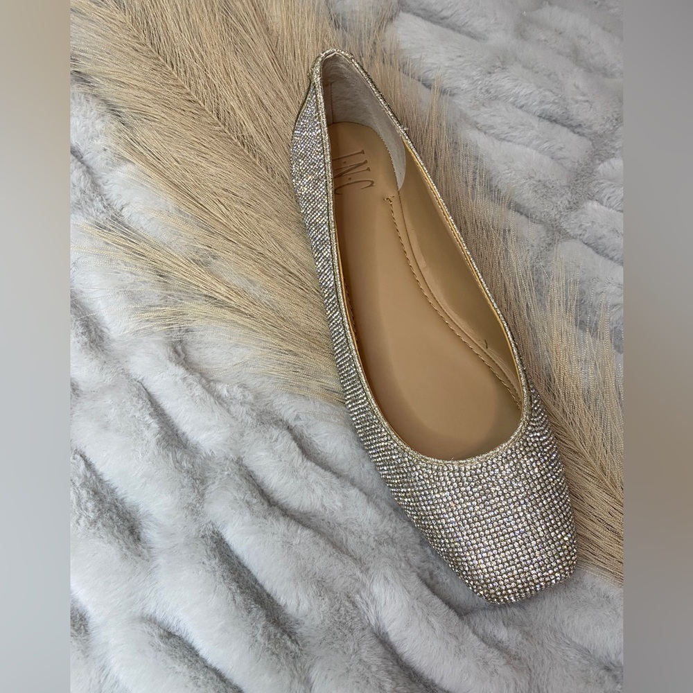 NWT International Concepts Silver Sparkling Flats